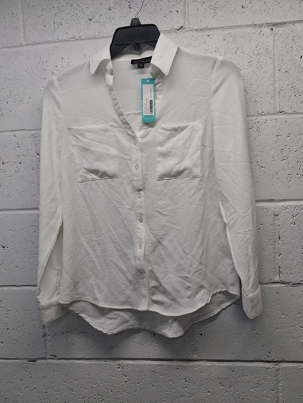 Womens Fortune Ivy White Button-Up Pocket Blouse